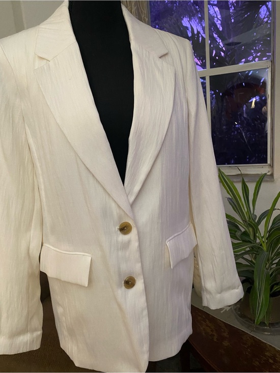Dkny Jackets & Blazers - Dkny Ivory Single-Breasted Blazer